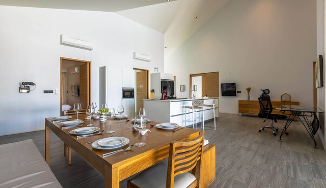 Large Private Pool Villa with 7 BR 7B