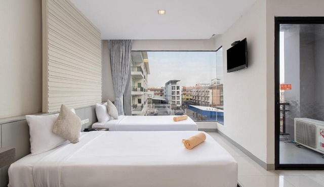 Leenova Hotel