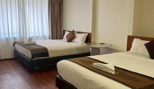 Longzhu Guesthouse in Bangkok