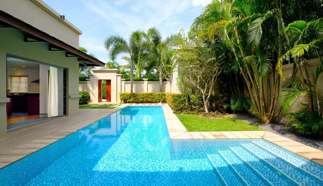 Luxe 2br Pool Villa walk to Bangtao Beach in Tambon Choeng Thale