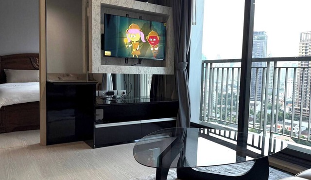 Luxurious 1-Bedroom Apartment Near BTS Thonglor, Bangkok in Khet Khlong Toei