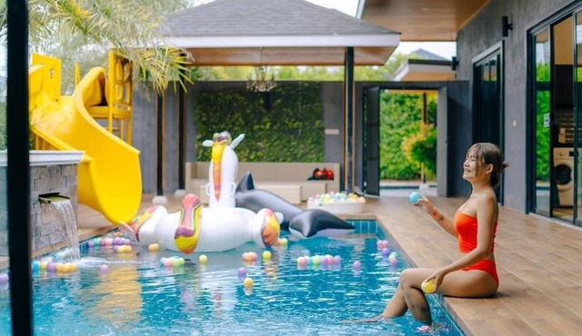 Luxurious 3-Bedroom Pool Villa Near Cha-Am Beach