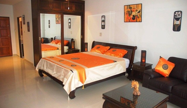 Luxury building jomtien beach in pattaya