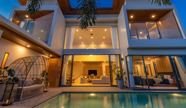 Luxury pool villa - 5 bedrooms, parking, and pool