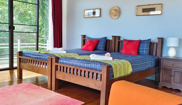 Magic see view room on the hill. 12 minutes walk from the beach in Tambon Sa Khu