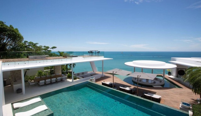 `Majestic Mansion` Luxurious 7br Coastal Gem