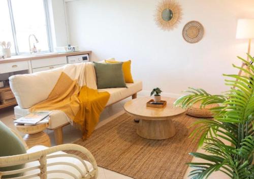 Mango Moon Phuket Tropical 2BR near Central Phuket in Ban Rangeng