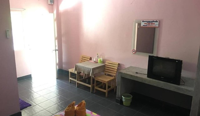 Mee Rak Resort in Bang Lamung
