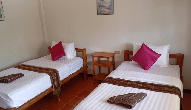 MG Guest House in Thani