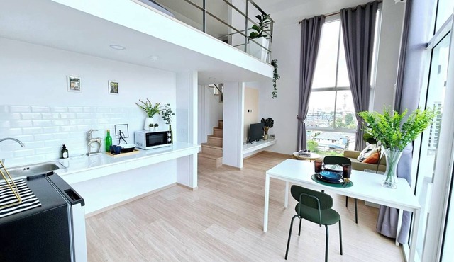 Midtown Duplex 272 : free WIFI, 150 meters to BTS , 100 meters to shopping mall