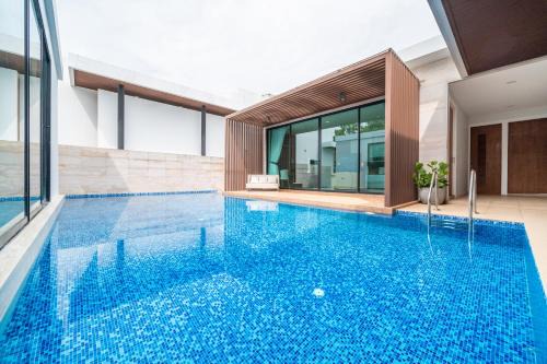 Movenpick Residences 4-Bedroom Pool Villa Beach Access, Na Jomtien Pattaya in Pattaya