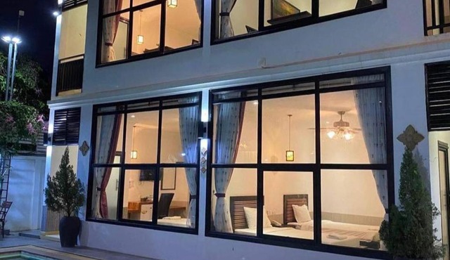 Nanpha Boutique in Phumĭ Réach Born