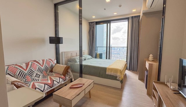Near Fortune Town w/Pool, Gym, Patio + 5m Walk to MRT