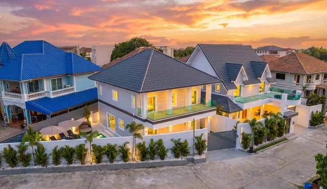 New 2024 - 4BR Pet-Friendly Pool Villa - Jomtien in Pattaya City