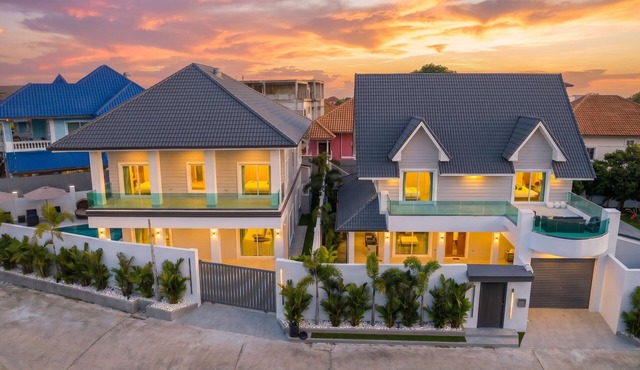 New 2024 - Two Villa Compound - 9BR - Two Pools in Pattaya City