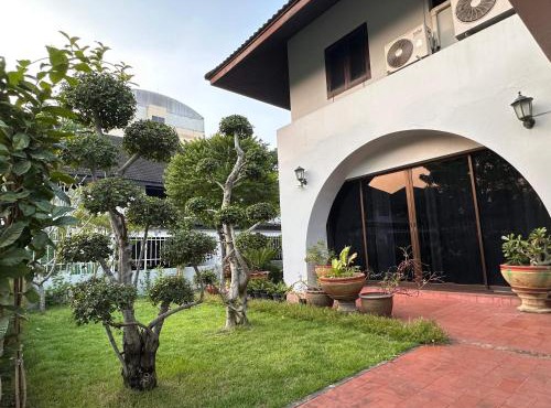 Newly-renovated Modern Private Thai Villa with Swimming Pool in Bangkok