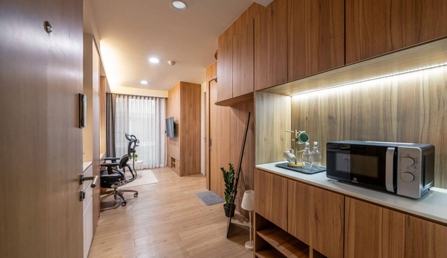 Newly renovated Work-Friendly Condo @ Heart of BKK 5mins to Train