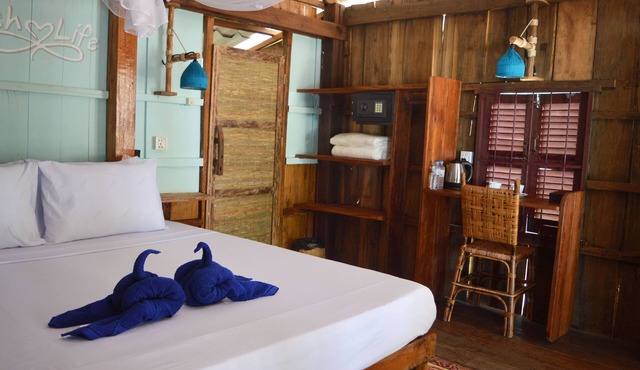 Palm Beach Bungalow Resort in Koh Rong