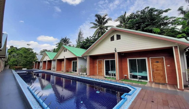 Phenwaree Amphawa Resort by Zuzu in Samut Songkhram