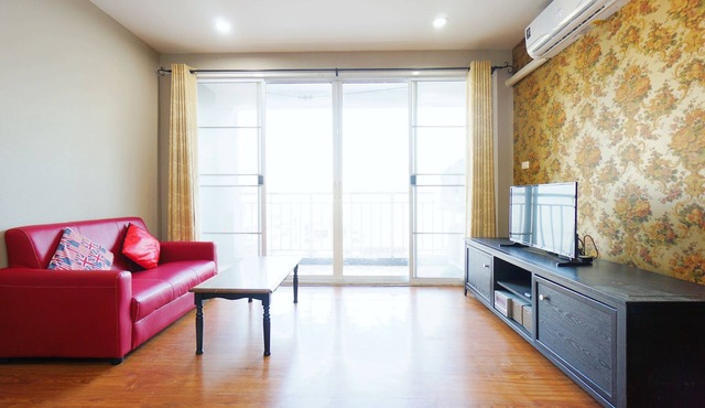 Pleasant condo with AC in Tambon Si Racha