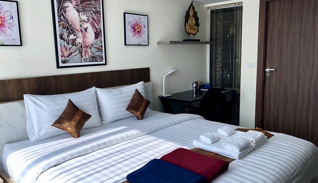Pool View Luxury Business Suite F7 in Grand Avenue by Pattaya City Estates