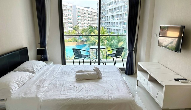 Pool View Studio in Pattaya Laguna Beach Resort 3