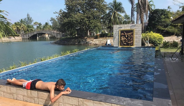 Pool villa with 3 bedrooms 7 can sleep by a river 100m to the beach