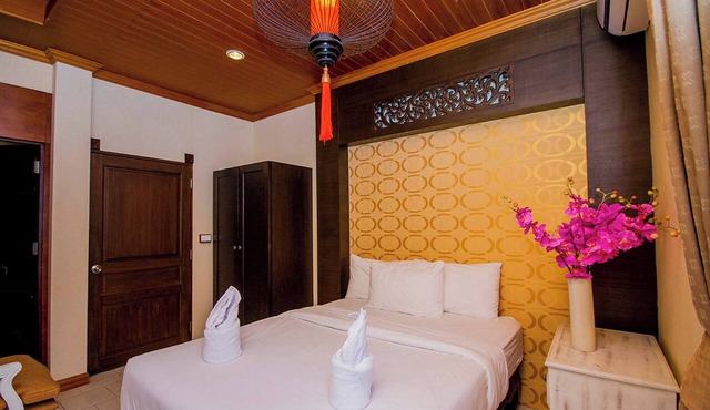 Pratamnak Group Villa Near Walking Street in Pattaya