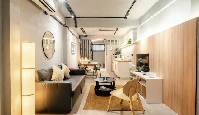 Rare Designer Townhouse Perfect for Groups | 8 mins to BTS