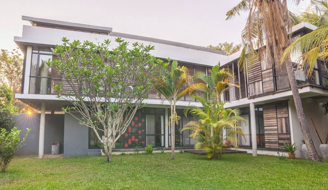 Redbox House - Smart Design 5 Bedrooms Villa in Krong Siem Reap