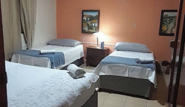 RELAX IN WARM ROOMS AND SPACE TO REST COMFORTABLY. in León