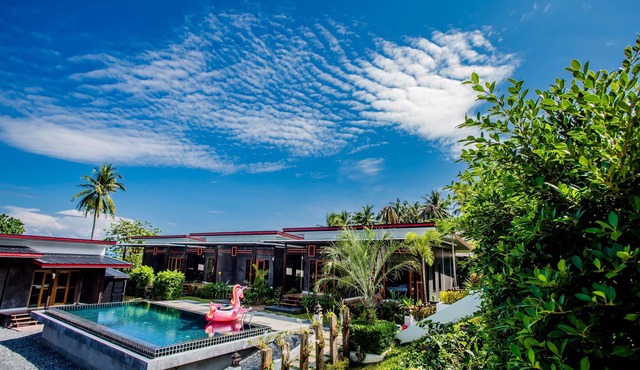 Room Only · Villa with Garden View, 16min to Phuket Old Town