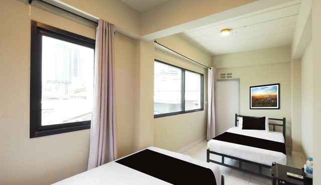 RQ Bangkok Huai Khwang by Collection O