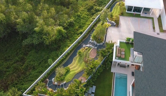 SALVINA Luxury Villa Phuket, 3 bedrooms, pool, jacuzzi, parking in Chengtalay Phuket