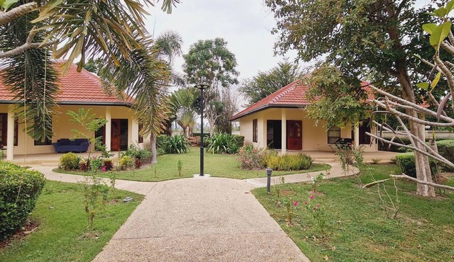 Schönes Bungalow mit gemeinschaftichem Außenpool und 2km vom Sandstrand enfernt