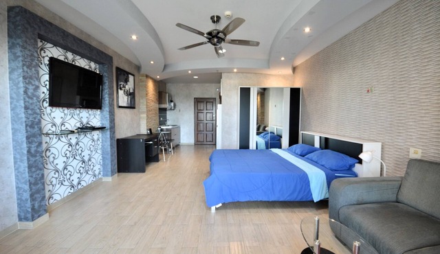 Sea-View Studio with Large Balcony - View Talay 5D in Muang Pattaya
