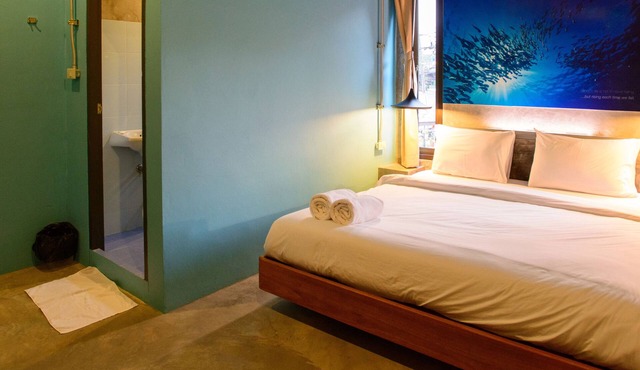Seabox Khaolak Hostel