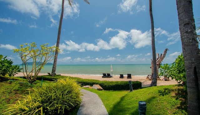SEAnery Beach Resort in Bang Saphan