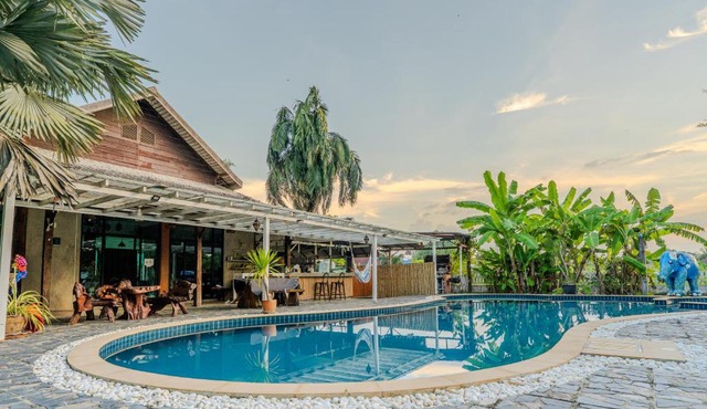 Serena Villa Chiang Mai - Private Pool & Garden Resort in San Sai