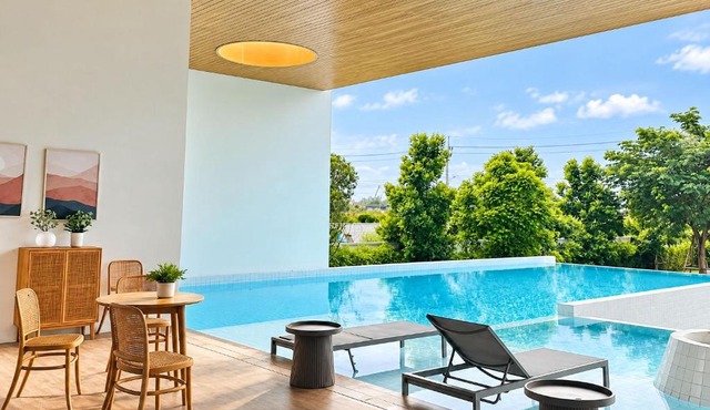 Spacious 3-Bedroom House with Shared Pool near Mega Bangna in Ban Bang Kaeo Yai