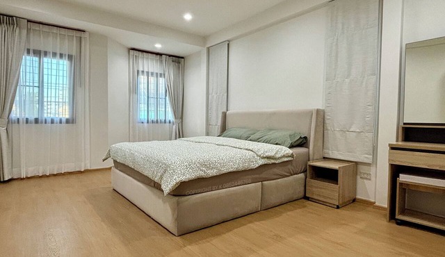 Spacious 4-bed 3-bath townhome in Phrakanong near True Digital Park