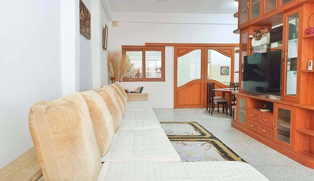 Spacious 5-bedroom house for 16 people near BTS Onnut