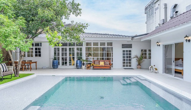 Spacious 7-bedroom pool villa in gorgeous Chiang Mai in Chang Wat Chiang Mai
