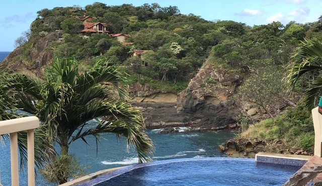 Spectacular views over the ocean at Casa Ezulwini in Tola