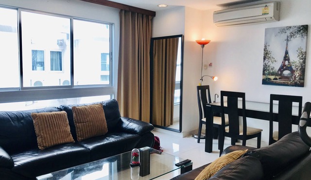 Stunning Apartment at a Bargain price, close to MRT, markets, shops