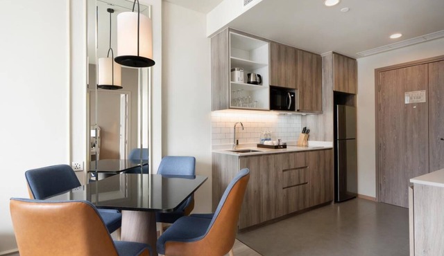 Sukhumvit 24/ 1 BR/Breakfast/serviced/Monthly