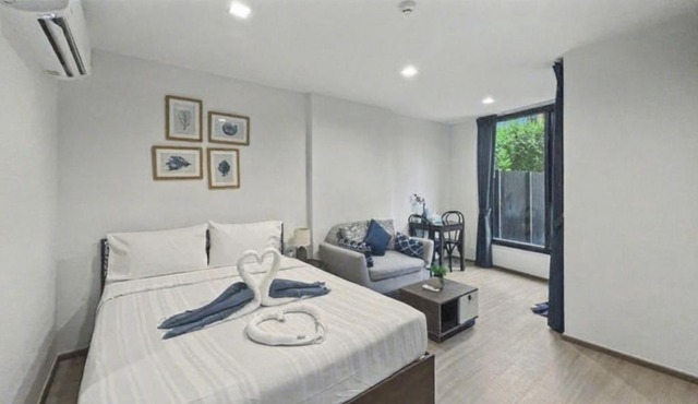 The Base - New Studio Great location, shared Pool