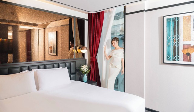 The Gravitique Hotel Khaosan