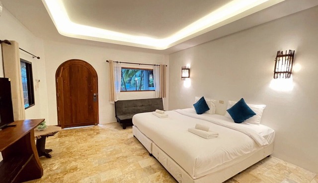 The Hub Erawan Resort