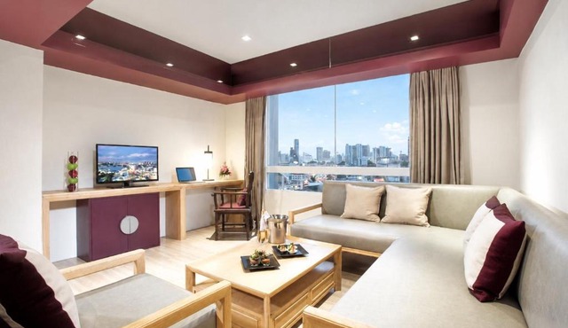 The Quarter Hualamphong by UHG